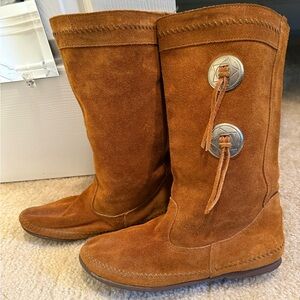 Minnetonka Tan Suede Moccasin Boots
